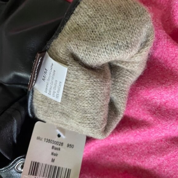 Danier Leather Black Gloves NWT  - Size M - Picture 4 of 13